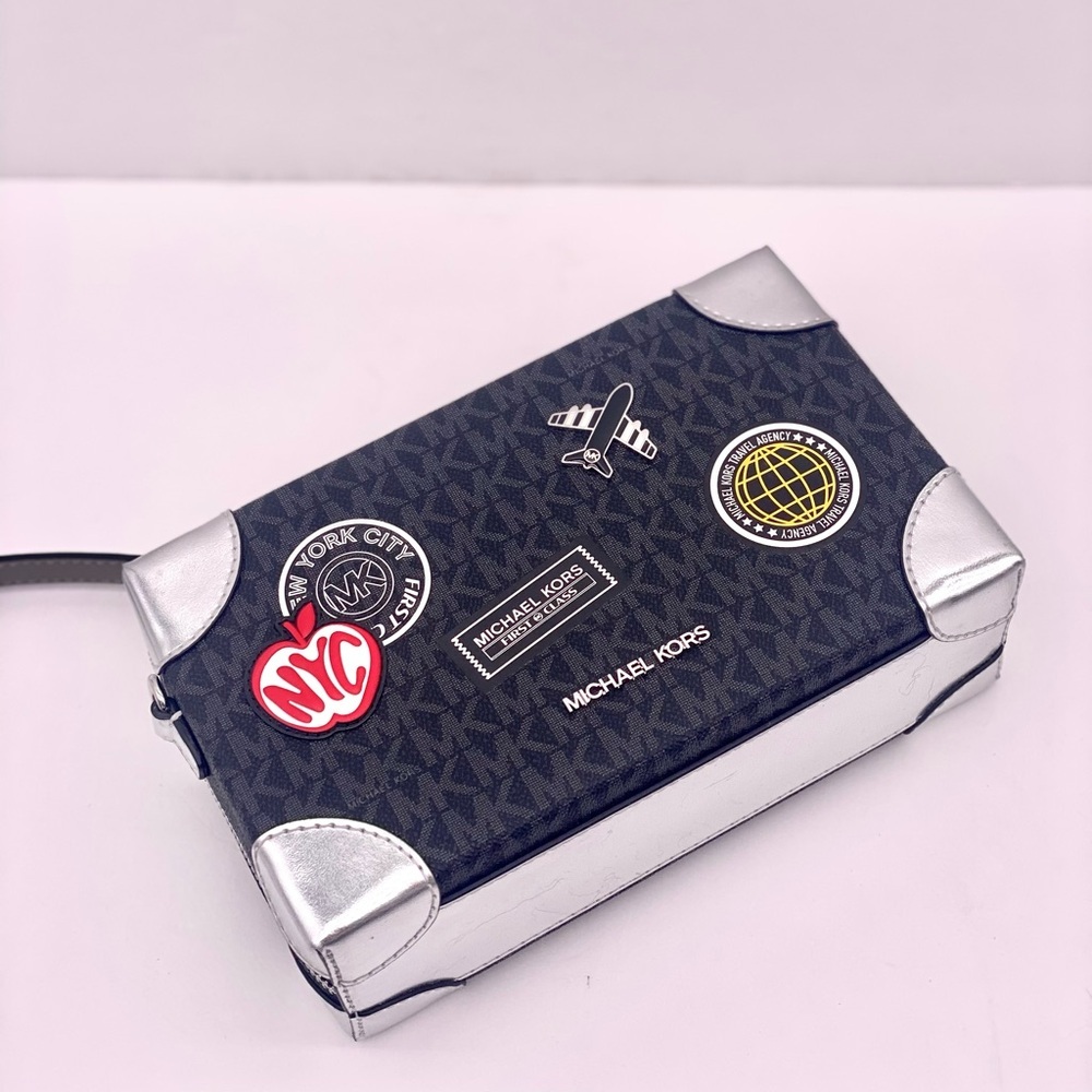 Michael Kors Jeanie Small EW Trunk
Crossbody and Wallet Set - Picture 12 of 13